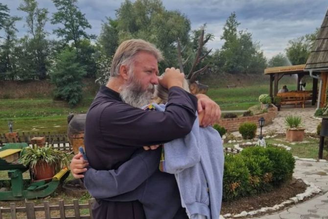 Otac Predrag Popović