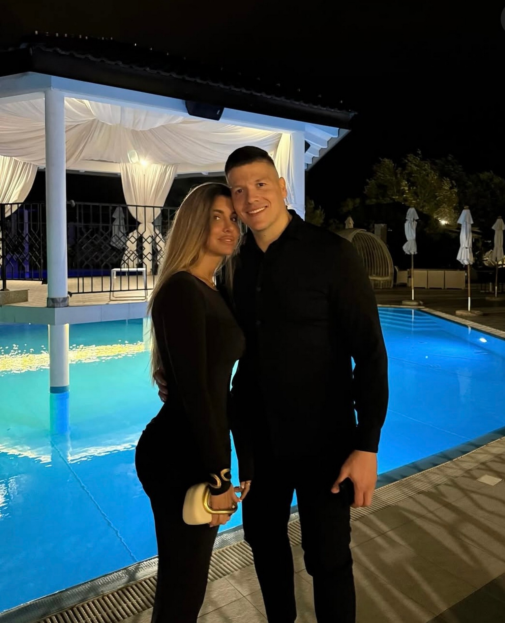 "Ono što je Sloba Radanović oženio, ne daj Bože nikom!" Pevačica žestoko potkačila Jelenu: "Neću se udati..."