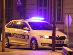 Novi Pazar, tuča, policijski automobil, ilustracija, policija, noć