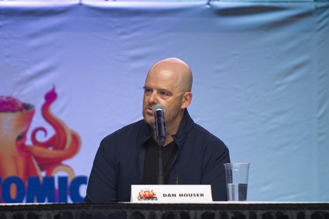 Dan Houser, Den Hauzer