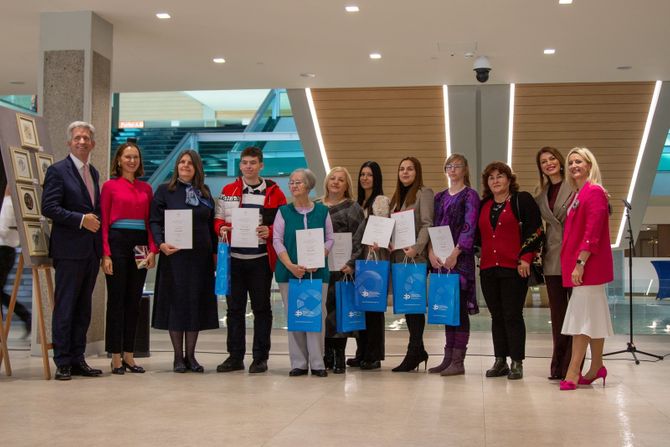 Izložba 100 žena – 100 minijatura