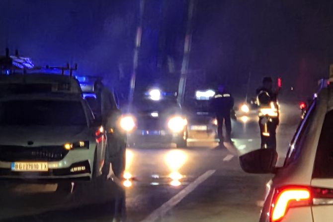 Lančani sudar, Ledine, Policijsko vozilo