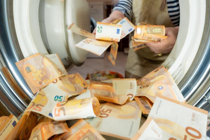 Pranje novca, evri