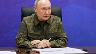 Putin u vojnoj uniformi sa zapovednicima: Ruski lider pažljivo režiranim sastankom poslao poruku Zapadu