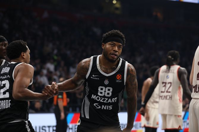 KK Partizan - KK Bajern