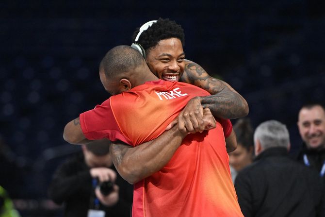 Tajrik Džons i Ajzea Majk (KK Partizan - KK Bajern)