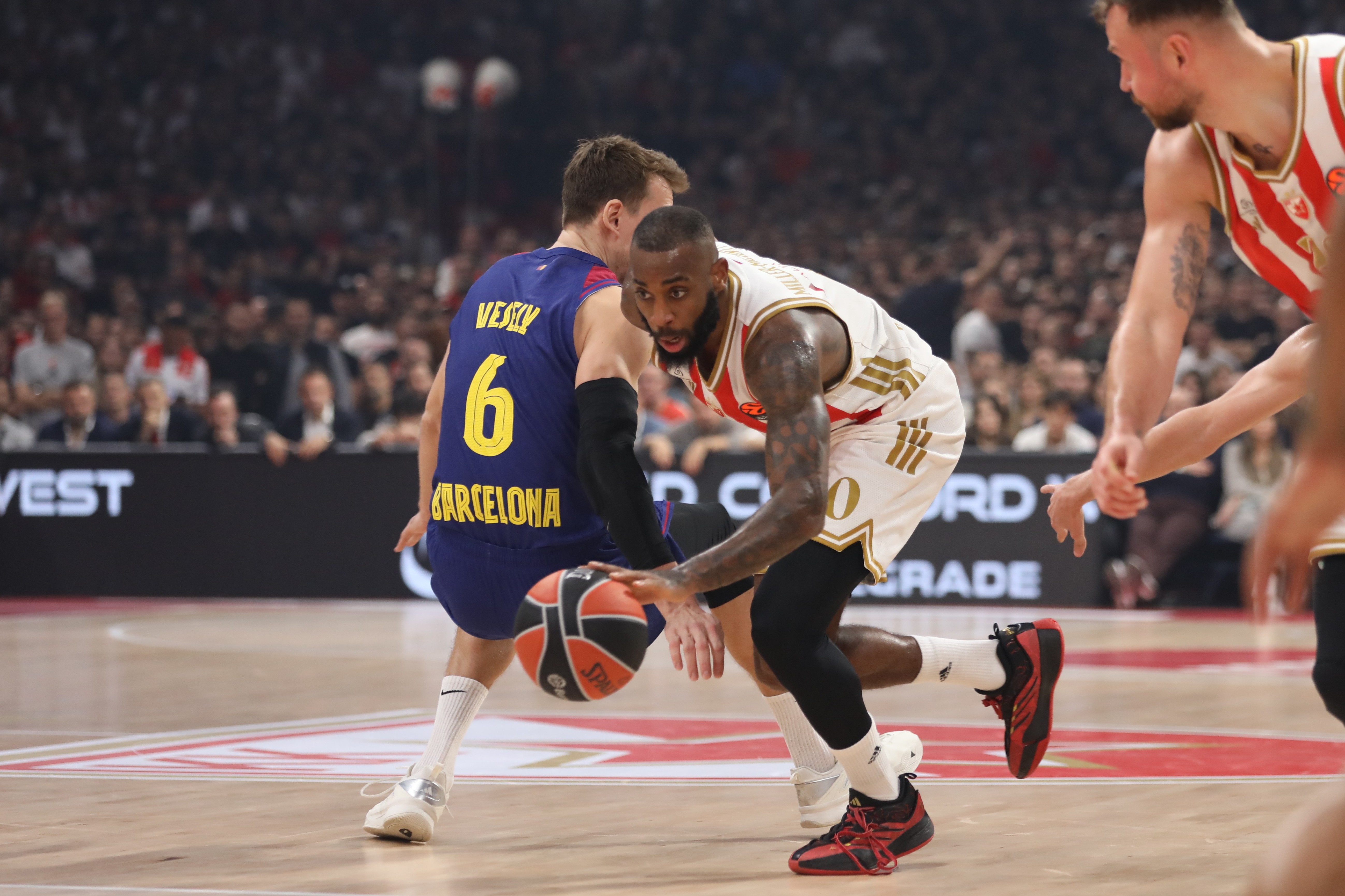 Ovo su kvote za meč Zvezde i Barselone: Mnogi će se iznenaditi kada vide kolike šanse su date crveno-belima