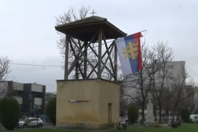 Skinuta srpska zastava sa zvonare crkve u Lipljanu