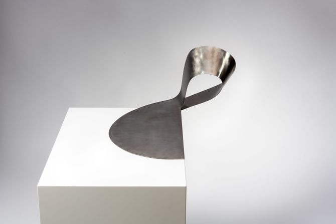 Ogled 5, metal, inoks, 50 x 40 x 25 cm, 2023. Foto Vladimir Popović