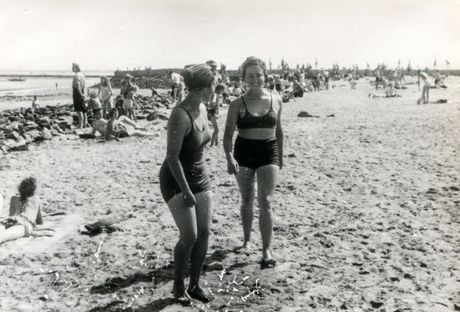 letovanje, jugoslavija, stare slike, kupaći, devojke