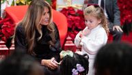 Melanija Tramp s Deda Mrazom posetila dečju bolnicu pred Božić: Čitala im priču, pa uputila najlepše želje