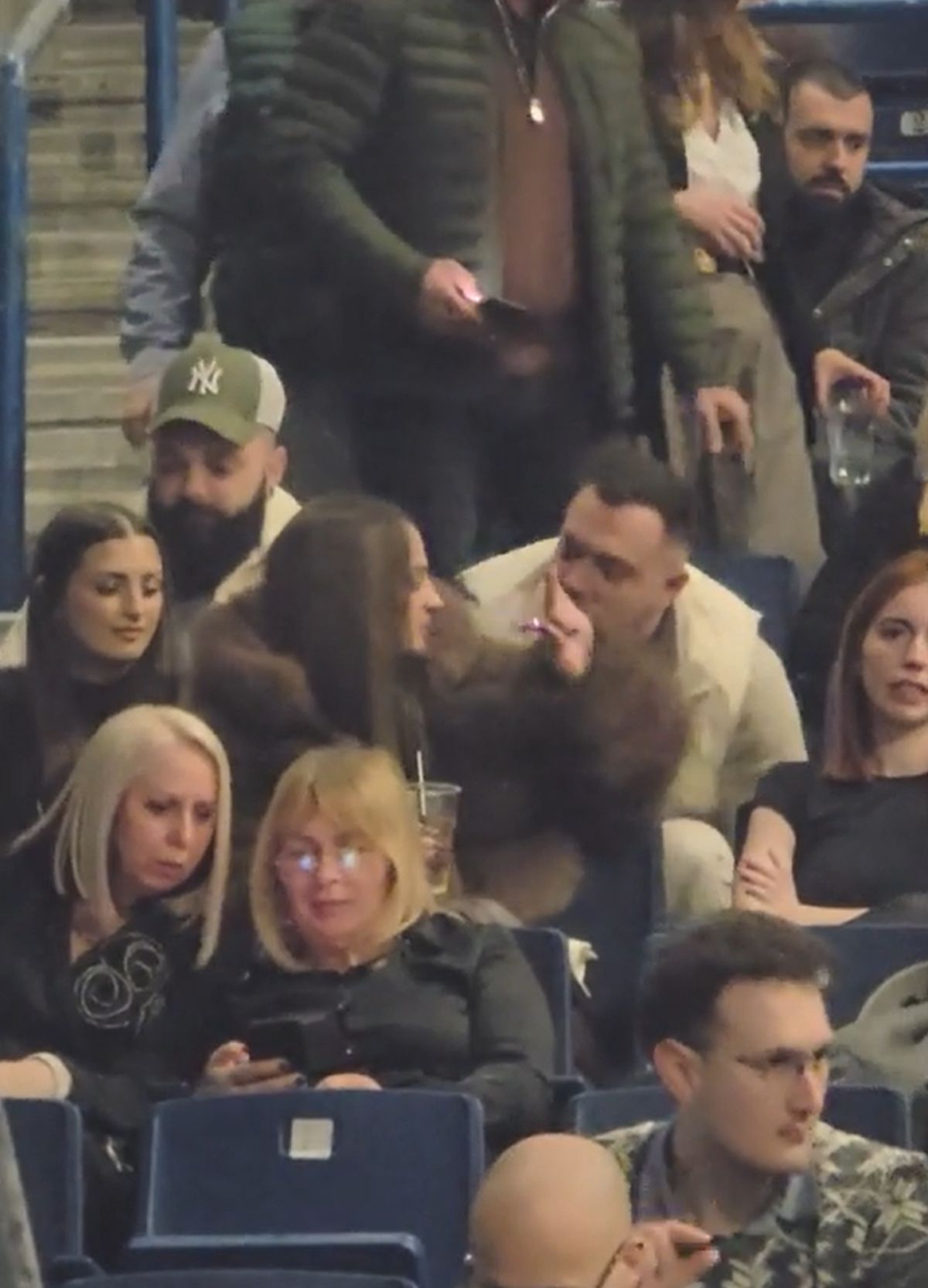 Gastoz posle raskida s Anđelom spopada devojke u Areni: Bežao od novinara, ušao preko reda, pa se bacio na ovo