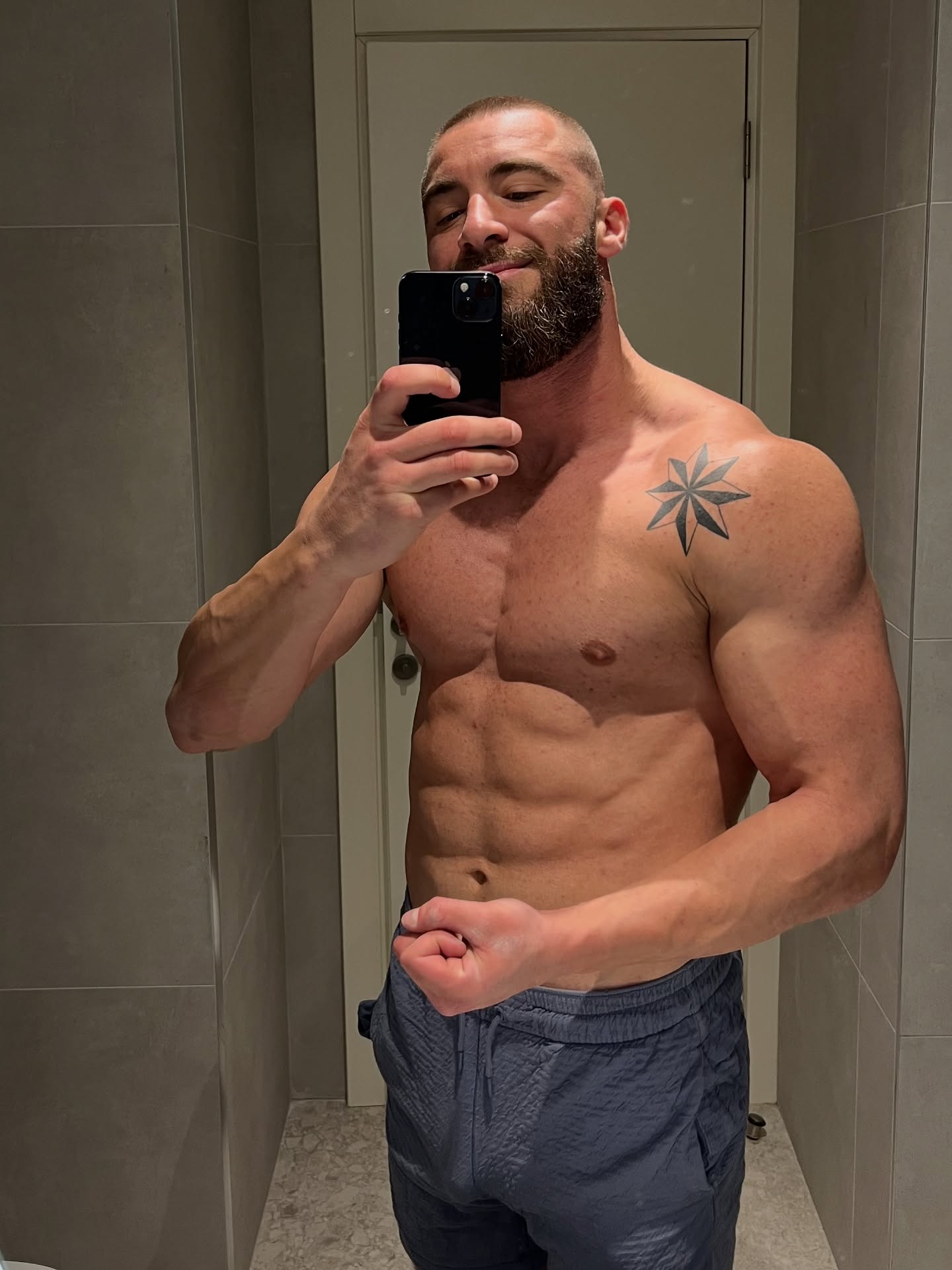 Skinuo se bivši rijaliti učesnik i izgleda pakleno: Crnogorac pokazao definiciju i brutalno telo, mreže gore