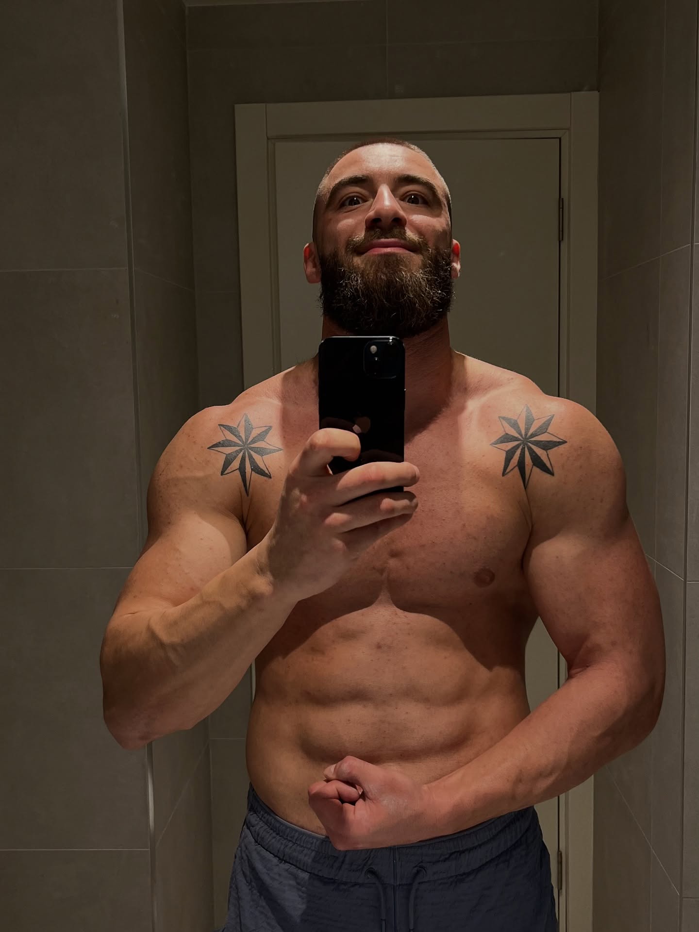 Skinuo se bivši rijaliti učesnik i izgleda pakleno: Crnogorac pokazao definiciju i brutalno telo, mreže gore