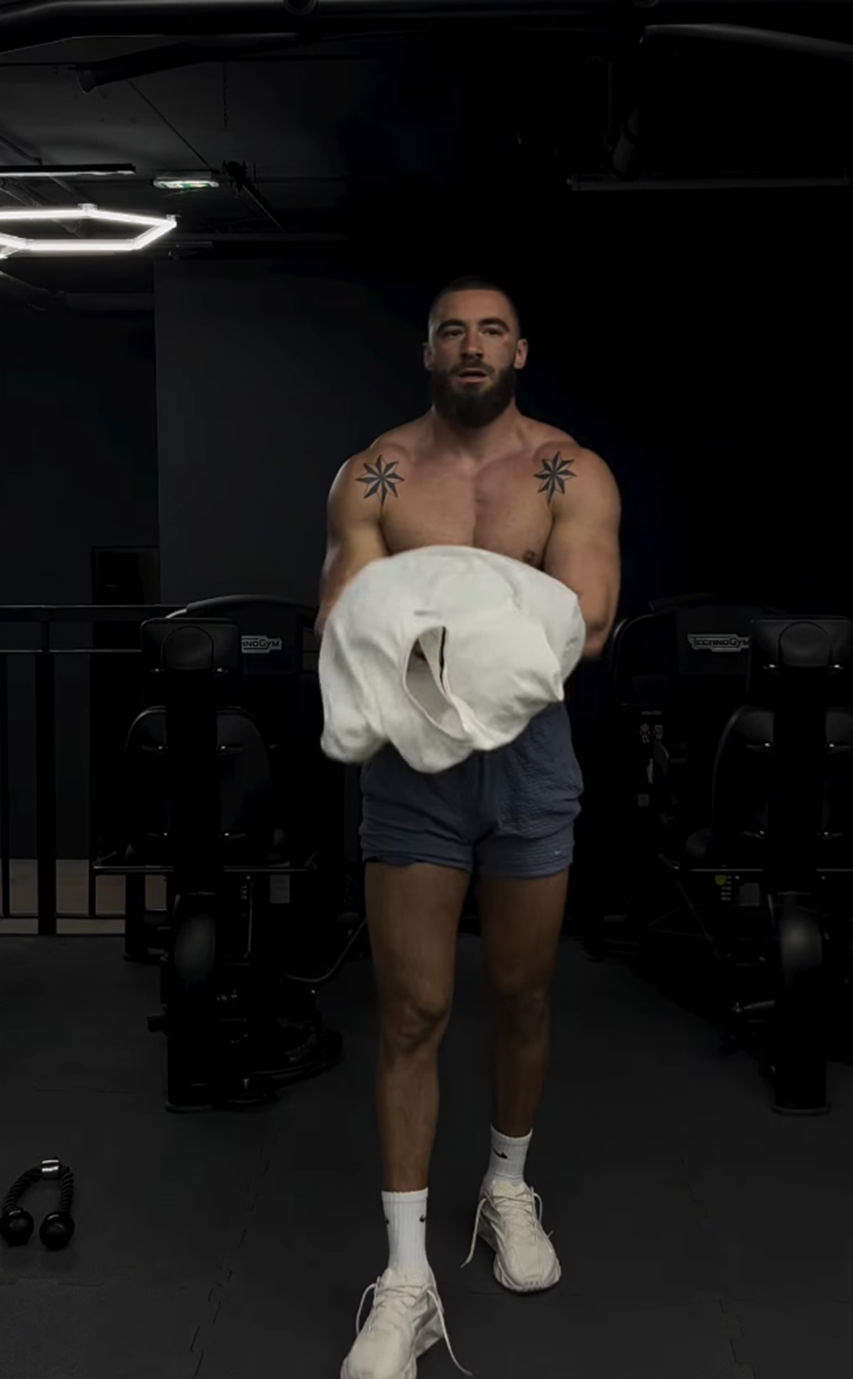 ŠOK Majka našeg pevača se u šumi viđala sa Mensurom! Svi čekaju njegovu reakciju "Šta ću kad volim mlađe?"