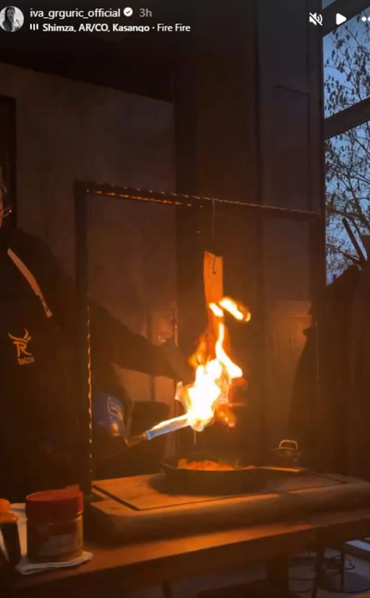 "Vidim ga kao oca svog deteta" Zadrugarka odlepila za dečkom! Pokazuje njegov Lamborgini i skupocene satove