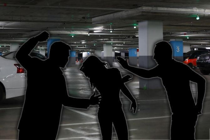 podzemna garaža dva maskirana napadača, napad, žena