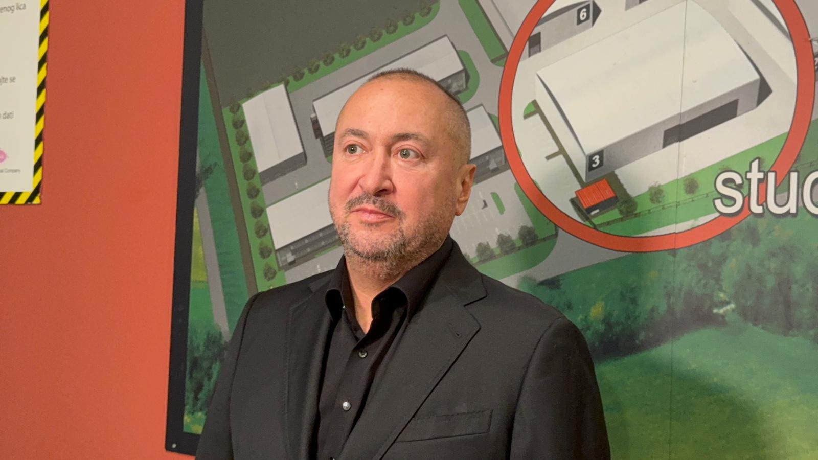 Đani pravio "cirkus" na aerodromu, otkrio zbog čega je bio zadržan: "Odvoje me sa strane i..."