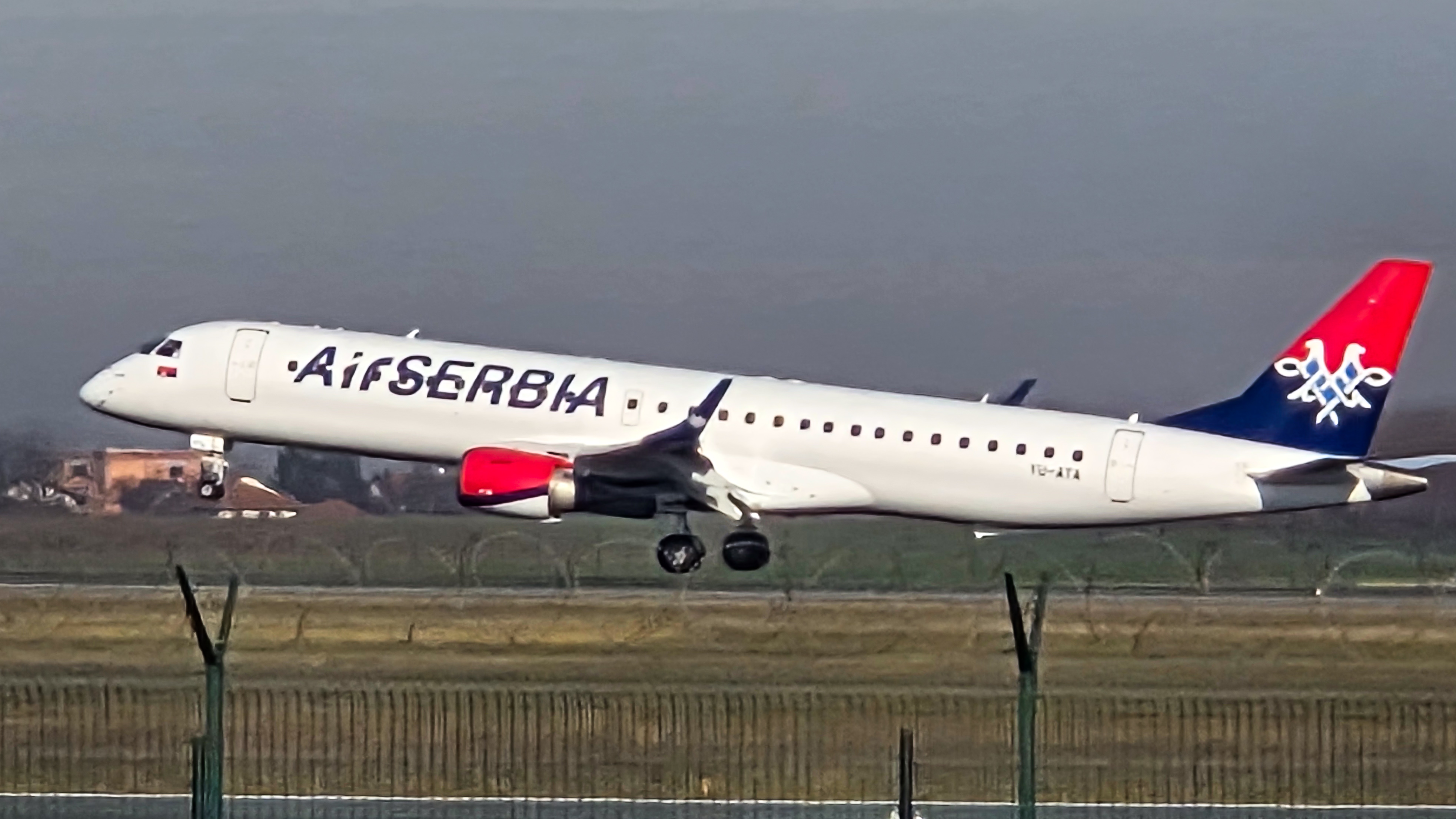 Er Srbija dobila treći Embraer 195, avion stigao u Beograd iz Kostarike
