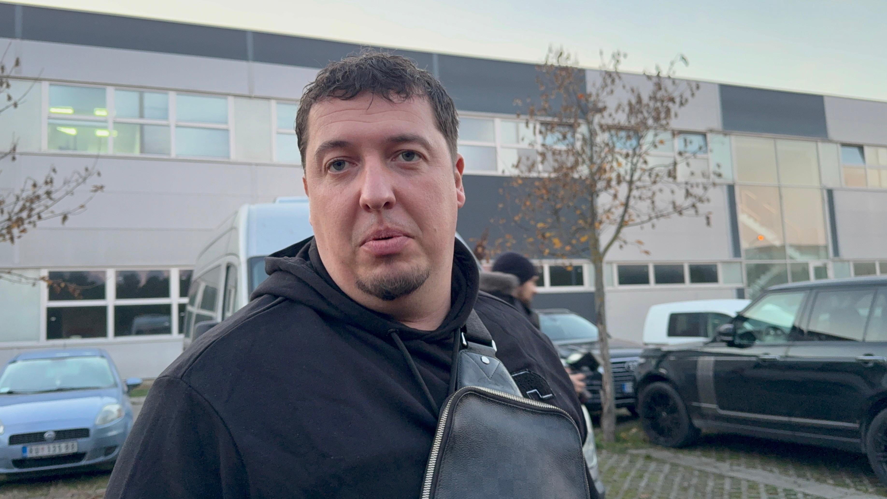 Amar Gile stigao u “bentliju” na Pink, pa pomenuo Prijovićku: “Nisam dobio poziv od nje, to je devojka koja…”