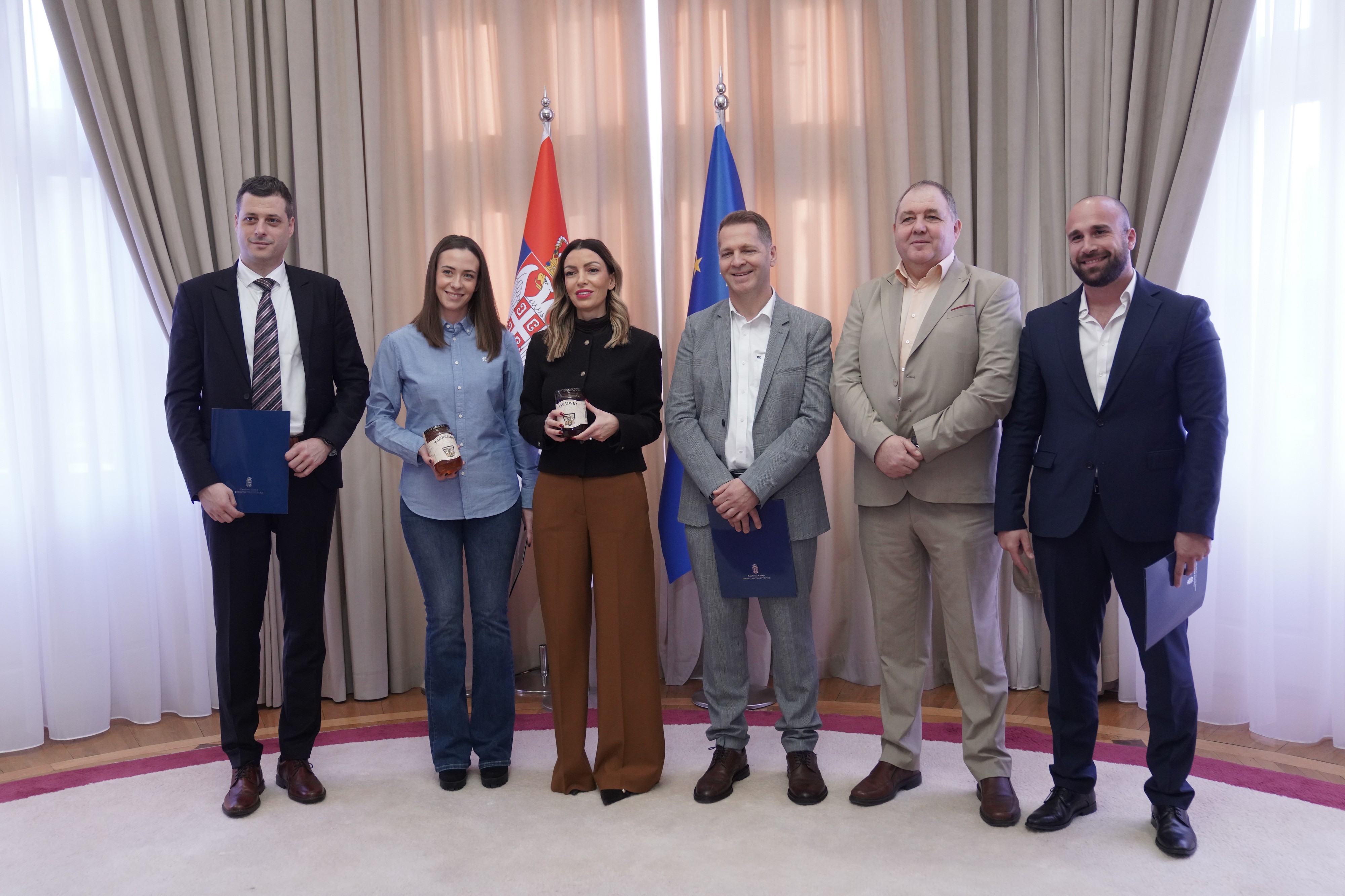 Ministarka Mesarović dodelila rešenja o bespovratnim sredstvima za proizvodnju meda