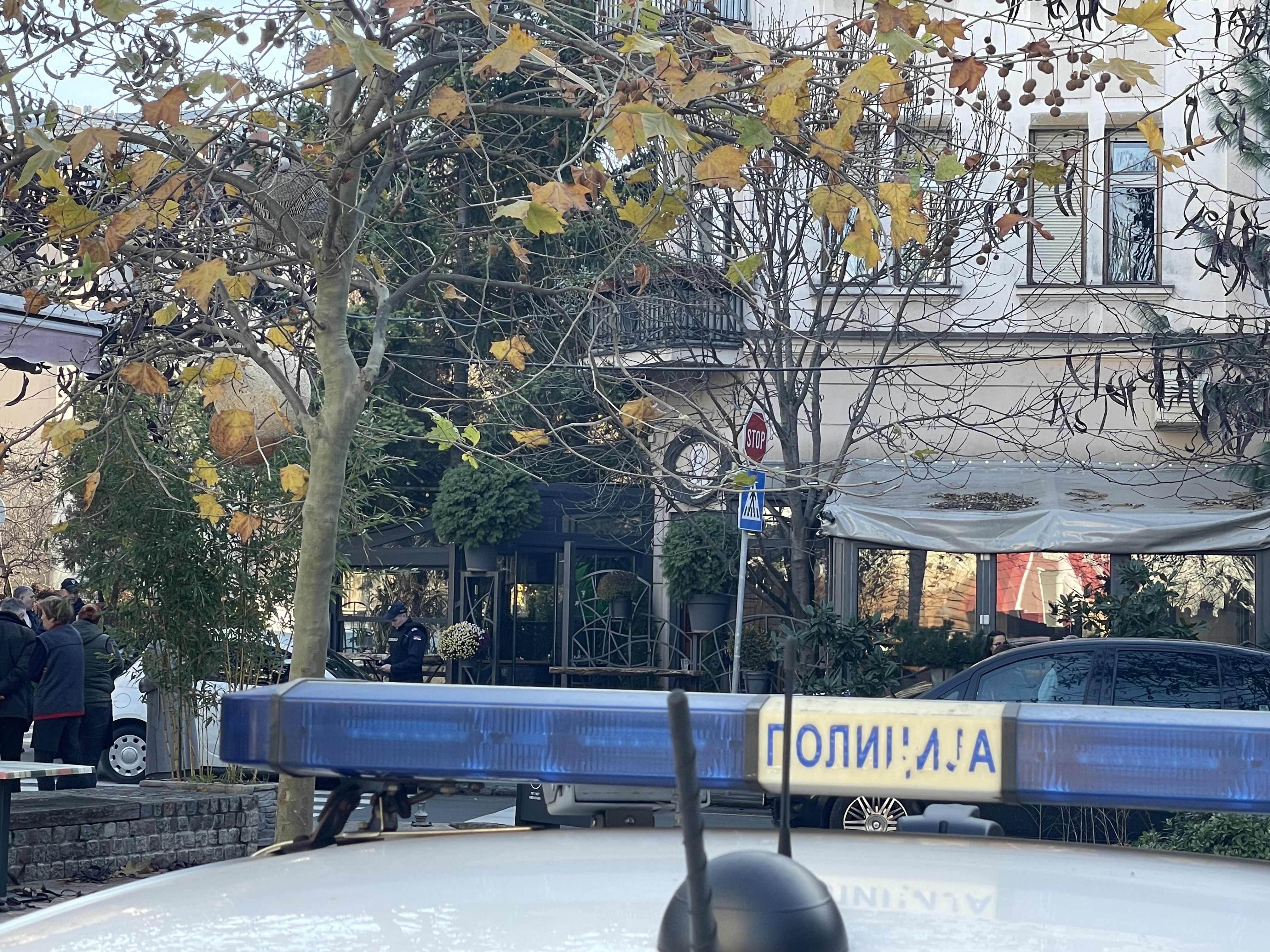 Pucač, sa kapom i maramom ušao u kafić pa ispalio hice: Evo kako je ranjen Vuk Bajrušević na Vračaru