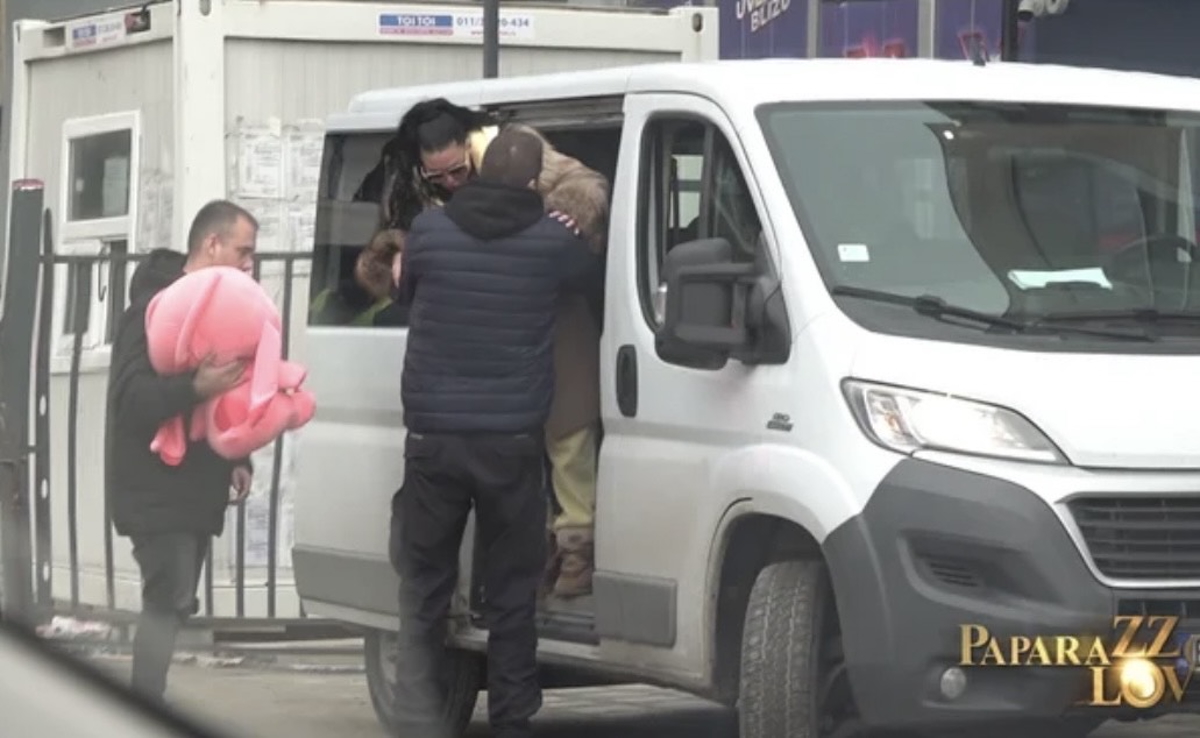 Neviđene slike Maje Marinković nakon operacije: Zbog zadnjice ne može da sedi, u kolima je položili na stomak