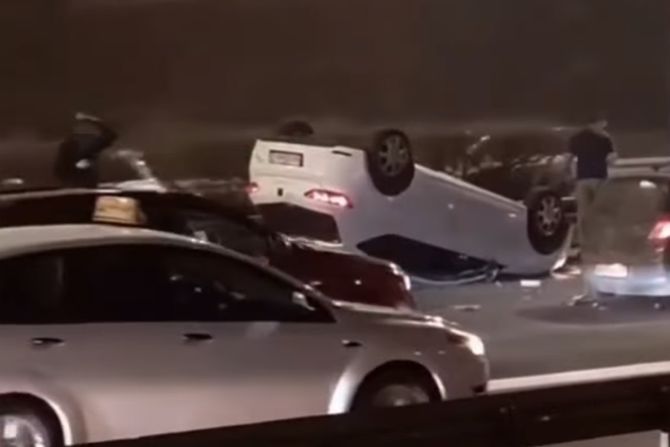 Prevrnuo se automobil, Gazela, Sava centar