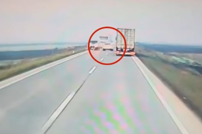 Preticanje na putu Zrenjanin-Novi Sad, tragedija izbegnuta za dlaku