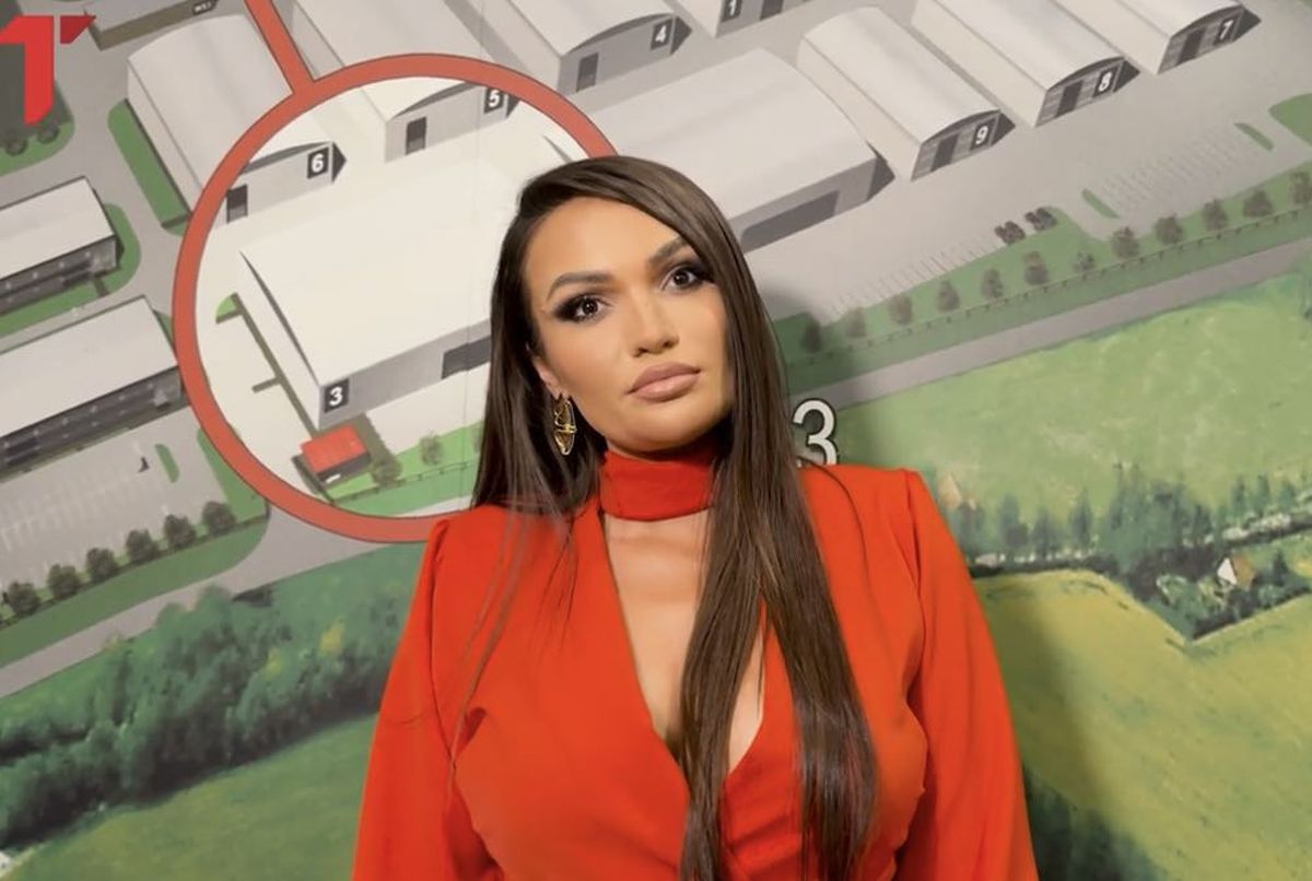 Tamara kao živa vatra - dubok šlic, još dublji dekolte! Govorila o nastupima i zabranama, pa sumirala godinu