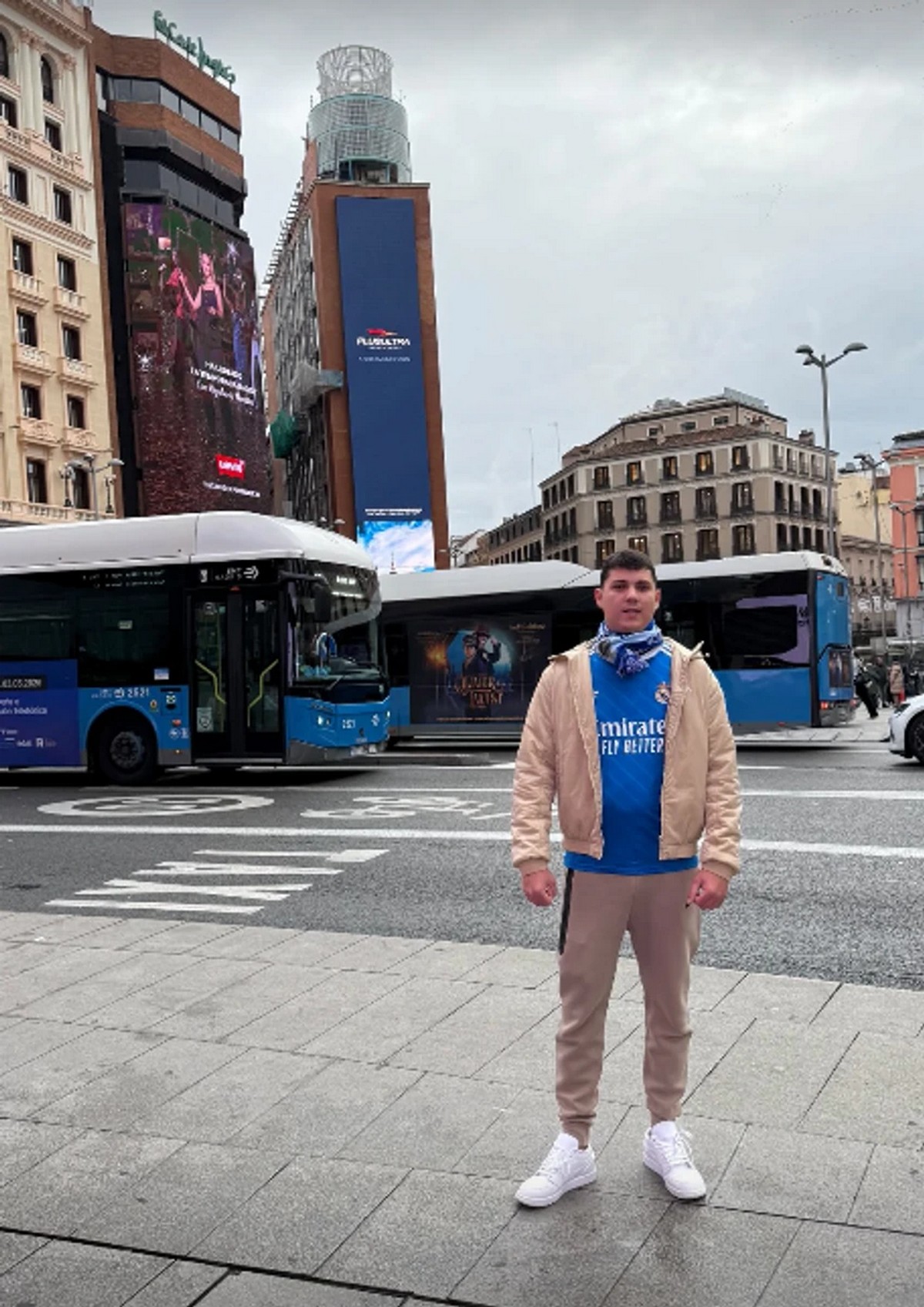 Ena i Peja pobegli iz Beograda! Oglasili se sa ove destinacije: Ona okrenula leđa kameri u kombinezonu i...