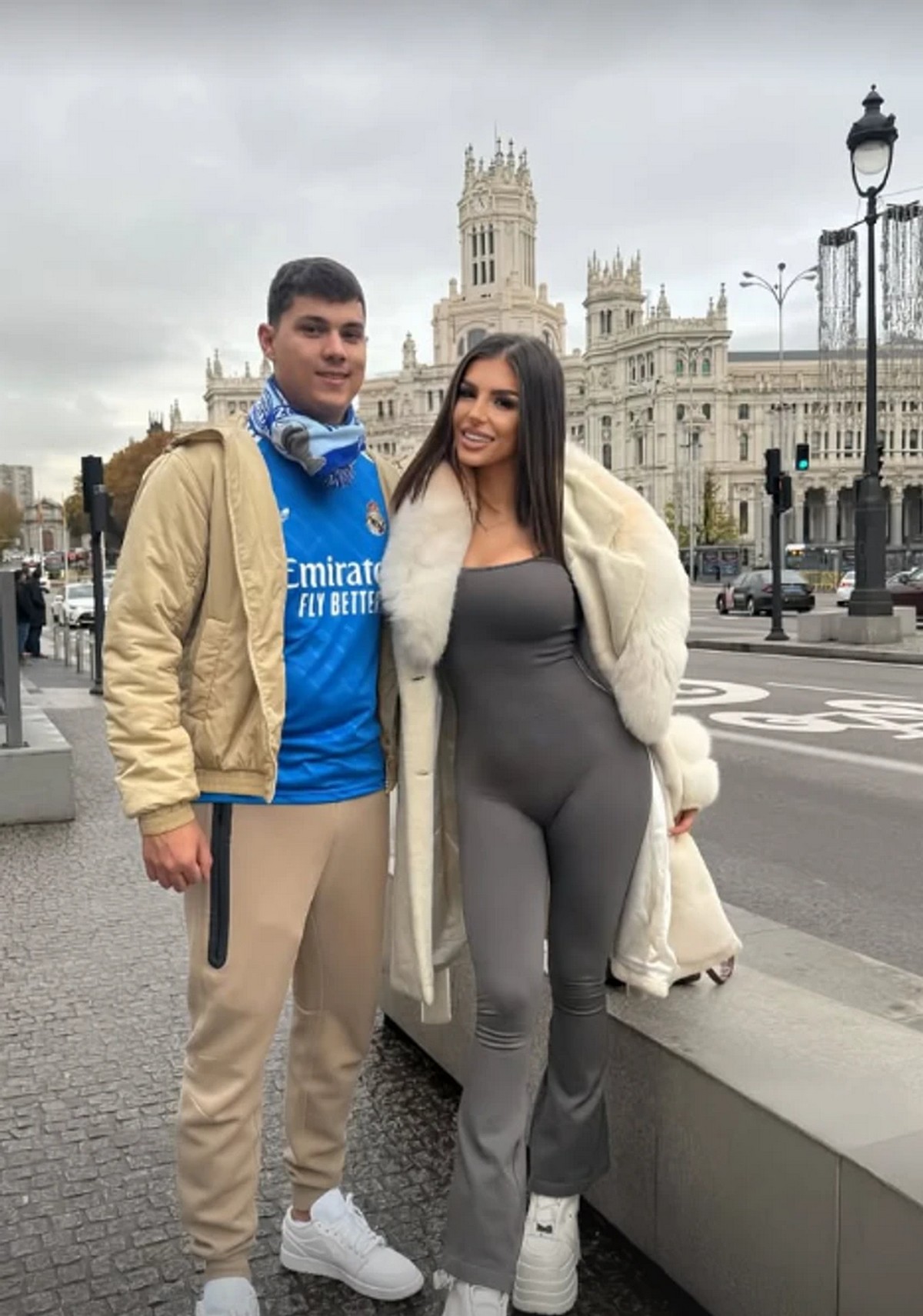 Ena i Peja pobegli iz Beograda! Oglasili se sa ove destinacije: Ona okrenula leđa kameri u kombinezonu i...