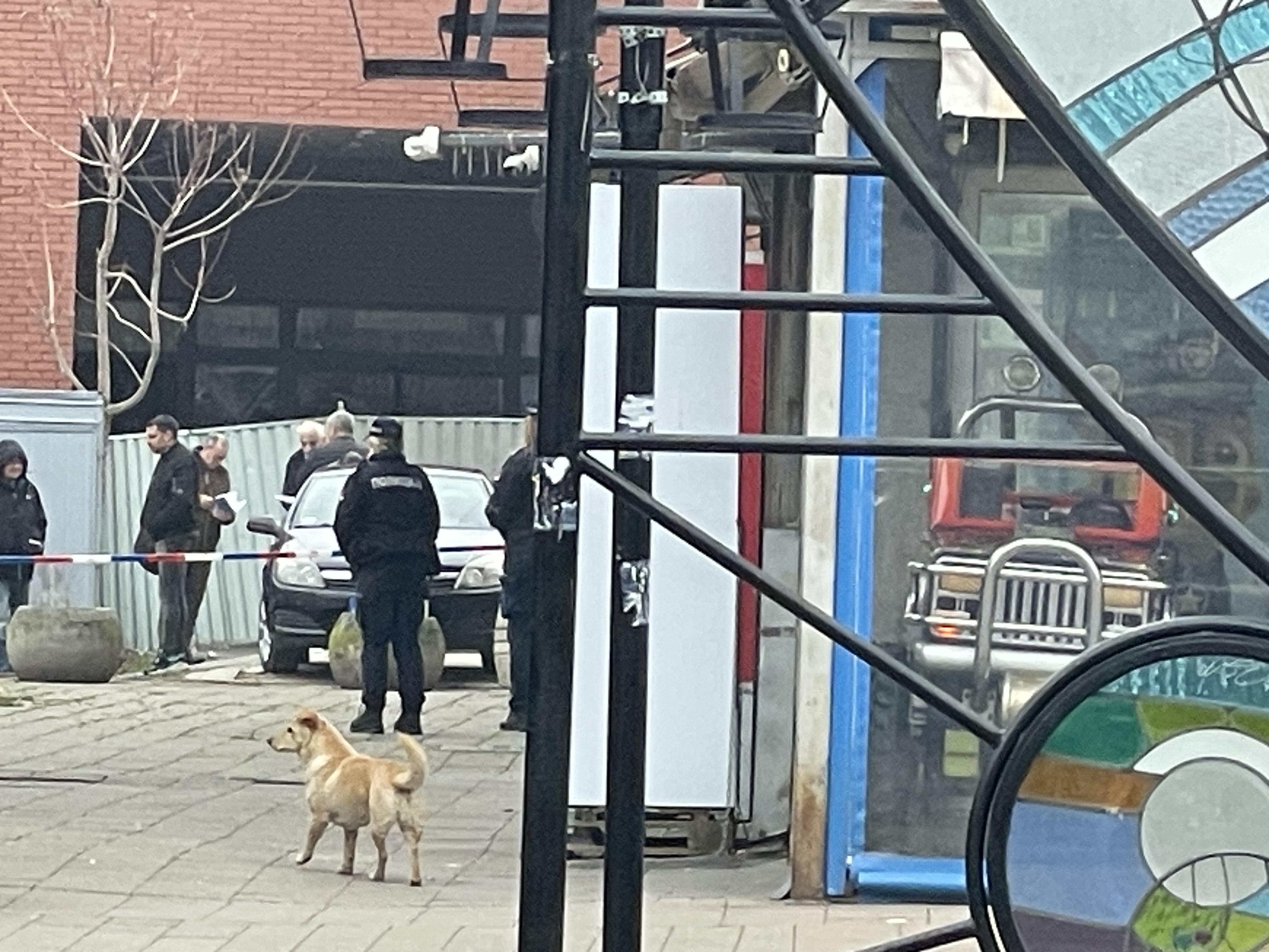 Na ovom mestu se odigrao vatreni obračun u Obrenovcu: "Mladić koji je ranjen tražio pomoć u lokalu"