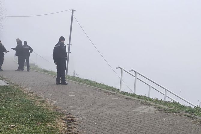 Slavonski Brod, prevrnuo se čamac
