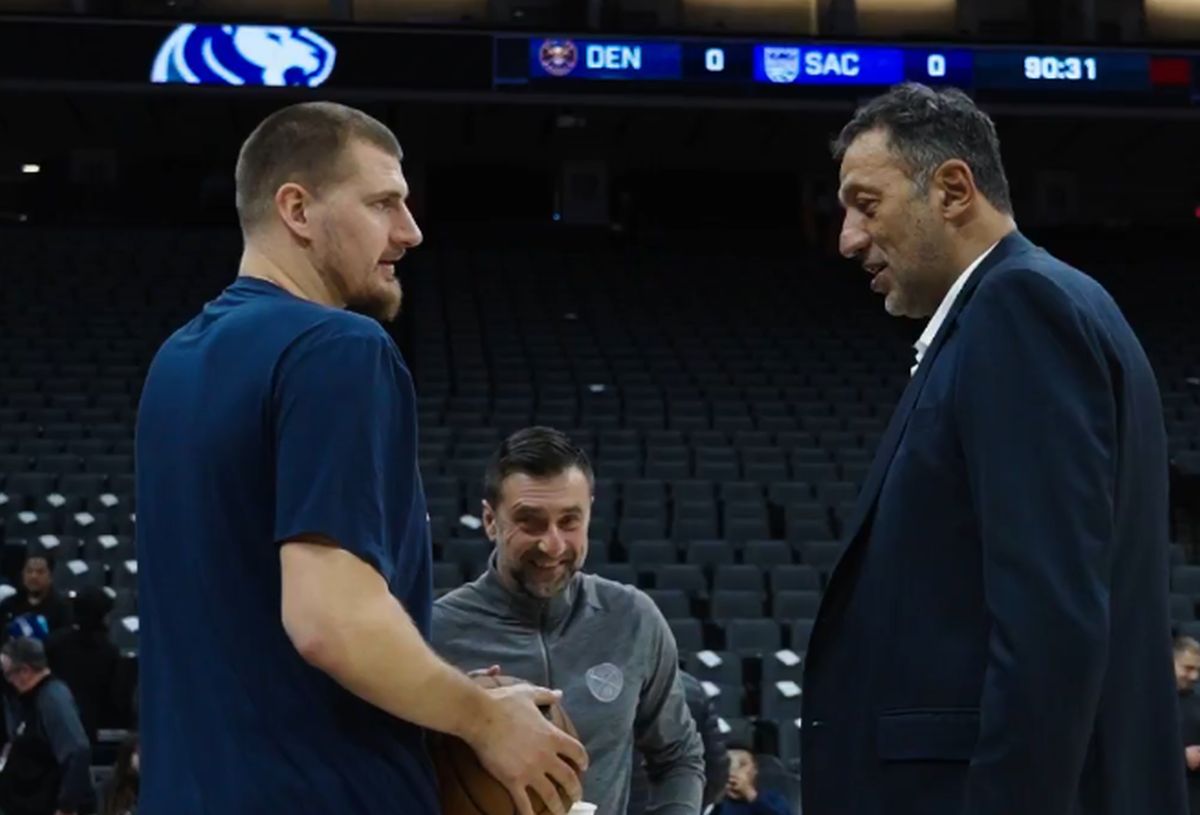Zagrljaj Srba u NBA: Divac grlio Jokića pred meč i tražio od njega da mu pokaže jednu stvar