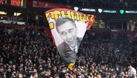Brutalna provokacija Grobara, navijači Partizana stavili Krcuna na zastavu "Četnici sever"