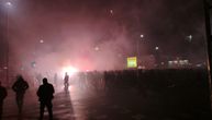 Delije uz ovu pesmu krenule ka Areni, sevali vatrometi i baklje: "Neka svako večeras zna..."