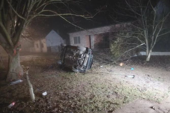 Ruma udes, saobraćajna nezgoda, prevrtanje