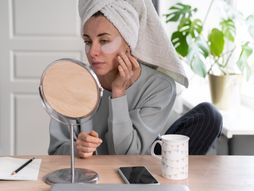 lice, podočnjaci, kupatilo, žena