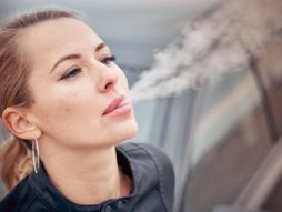 žena, pušenje, cigara