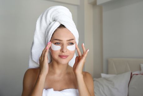 lice, podočnjaci, kupatilo, žena