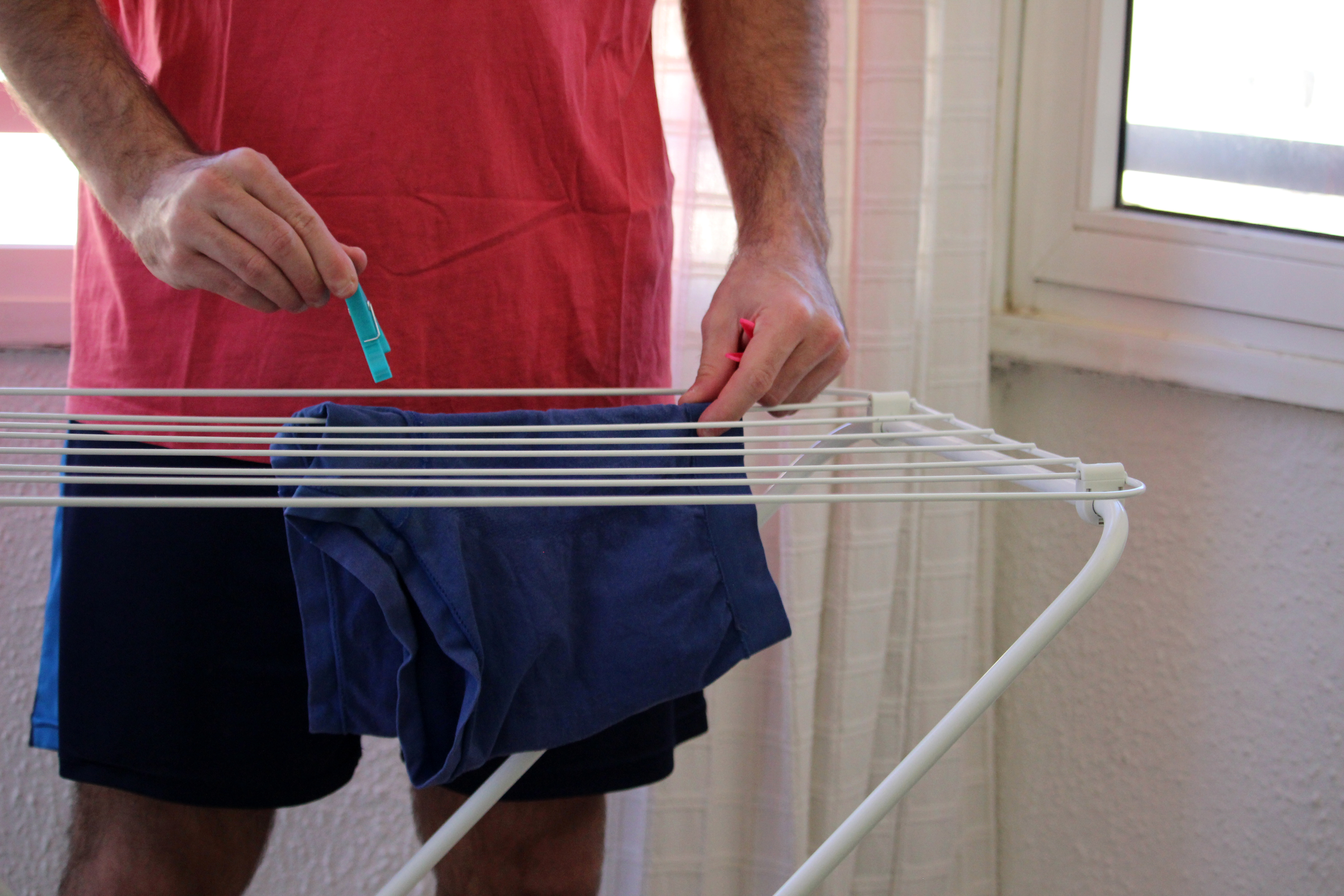 Otac dvoje dece nastradao dok je prostirao veš: Tragična nesreća sa sušilicom koja je šokirala svet