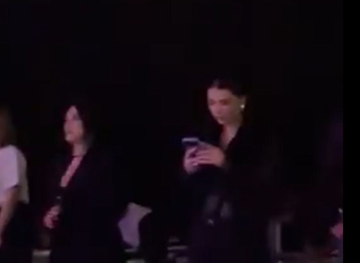 Buba Corelli na svom koncertu doveo obe svoje devojke: Kontroverzni reper Jasminu i Petru ne razdvaja