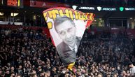 Pala zastava Grobara: Navijači Panatinaikosa se pohvalili "trofejom"