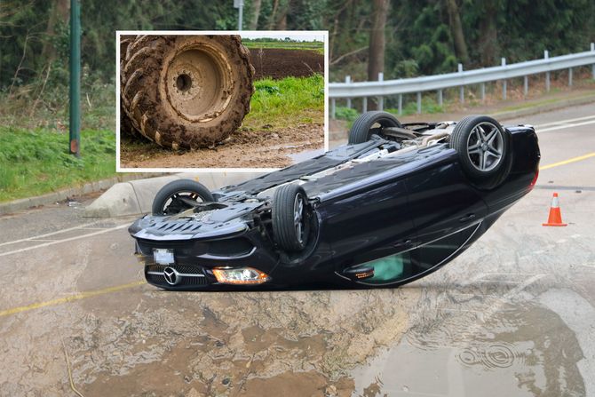 Prevrnut auto, traktor, blato, točak