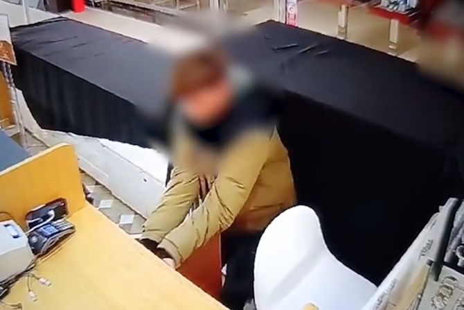 krađa, tržni centar, Novi Beograd, maloletnici