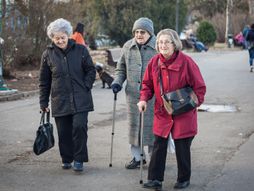 baka, babe, baba, žene, šetnja