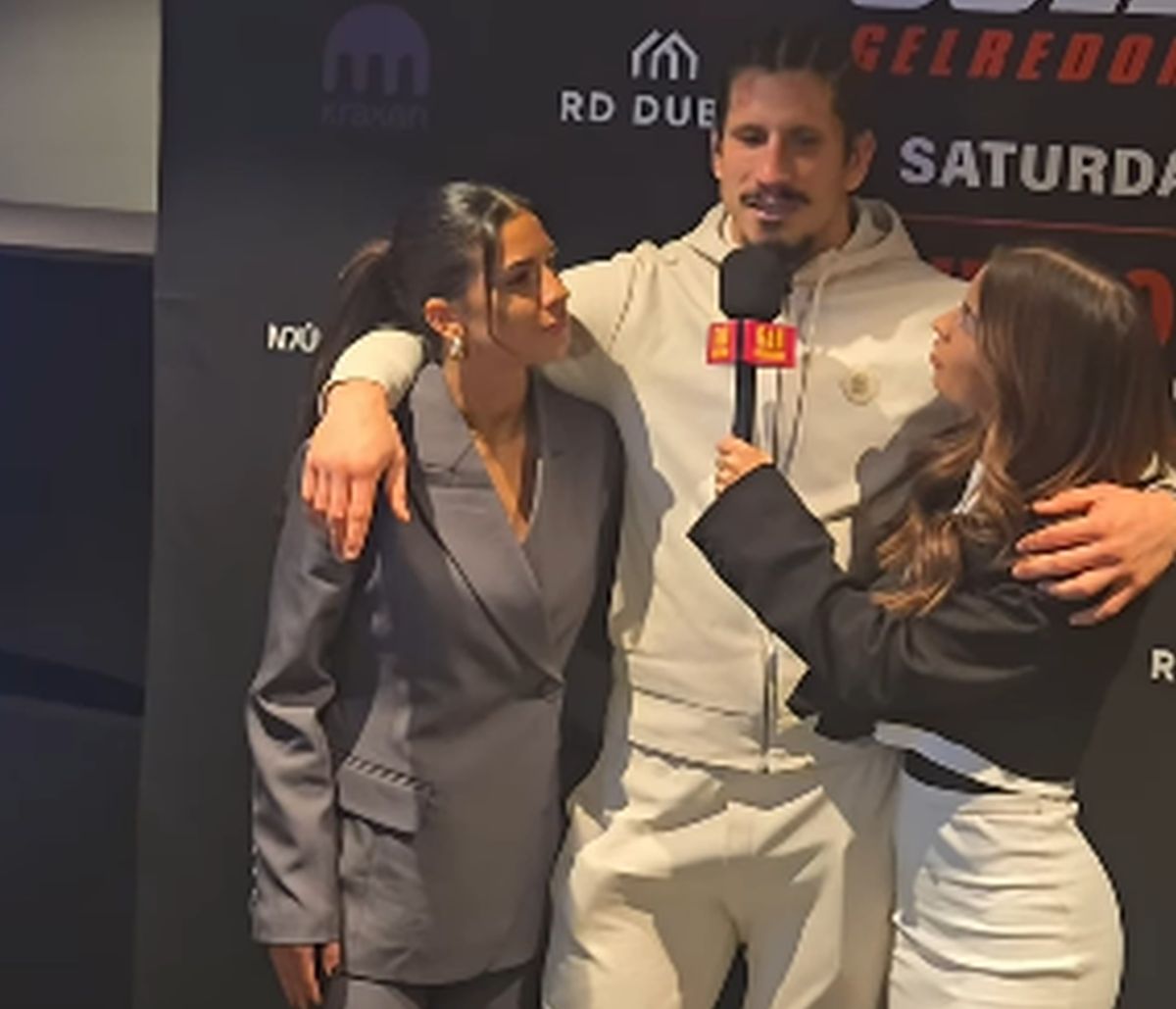 Možda je izgubio u ringu, ali ne i van njega! Usnimili smo Srbina u zagrljaju dve zgodne novinarke