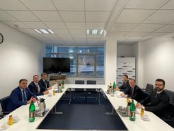 Predsednik Nacionalnog saveta Roma Dalibor Nakić ,  Visoki komesar OEBS-a za pitanja nacionalnih manjina, ambasador Kristof Kamp