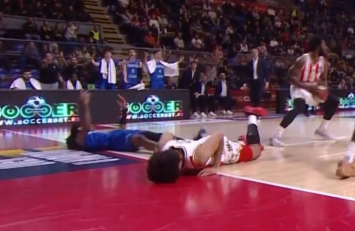 Pionir se "zaledio" kad je pao Nvora i ostao da leži na parketu: Navijači Zvezde se krstili i molili Bogu